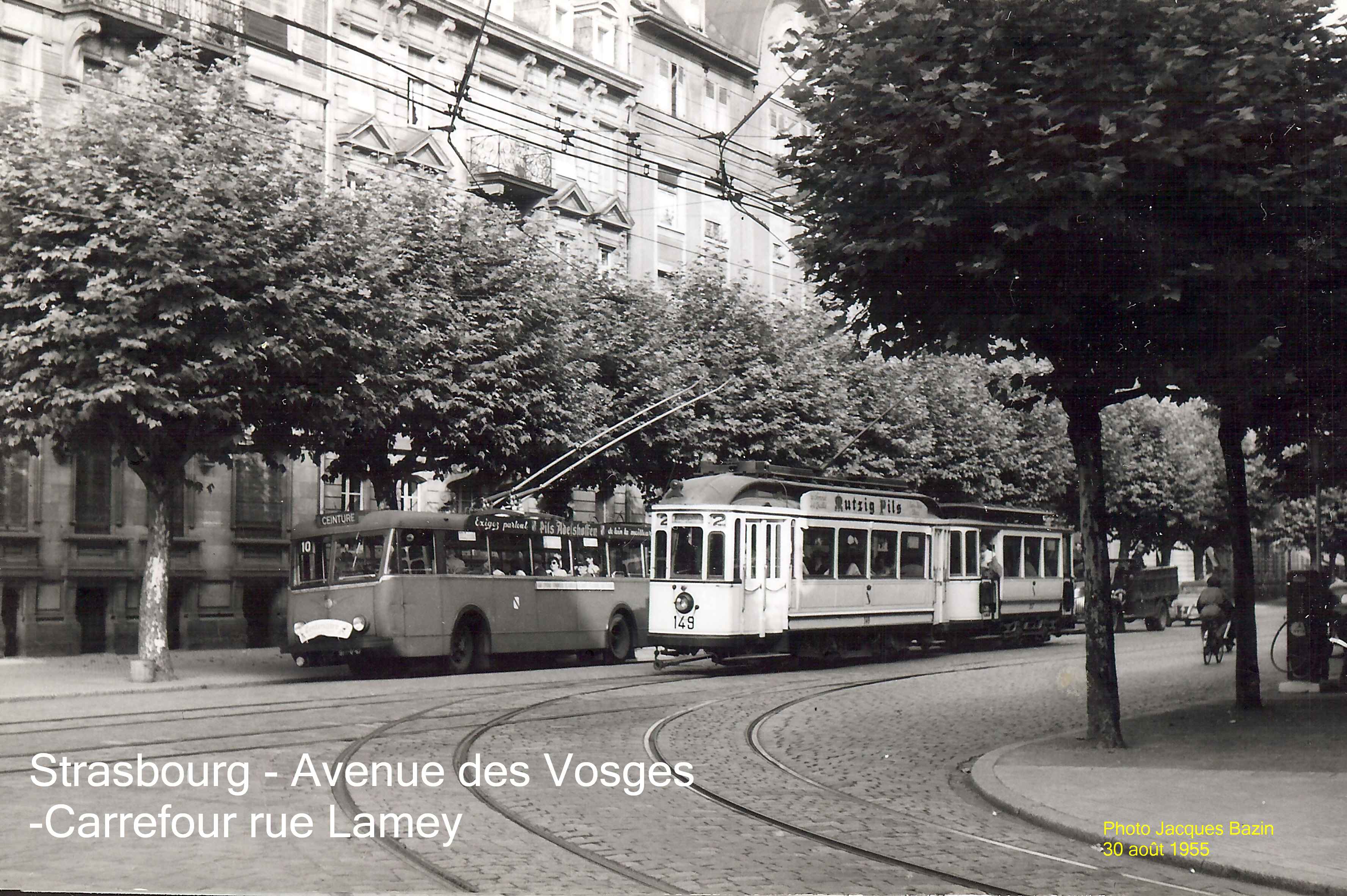 Motrice n� 149 et une remorque, au carrefour de l'Avenue des Vosges et de la Rue Lamey.